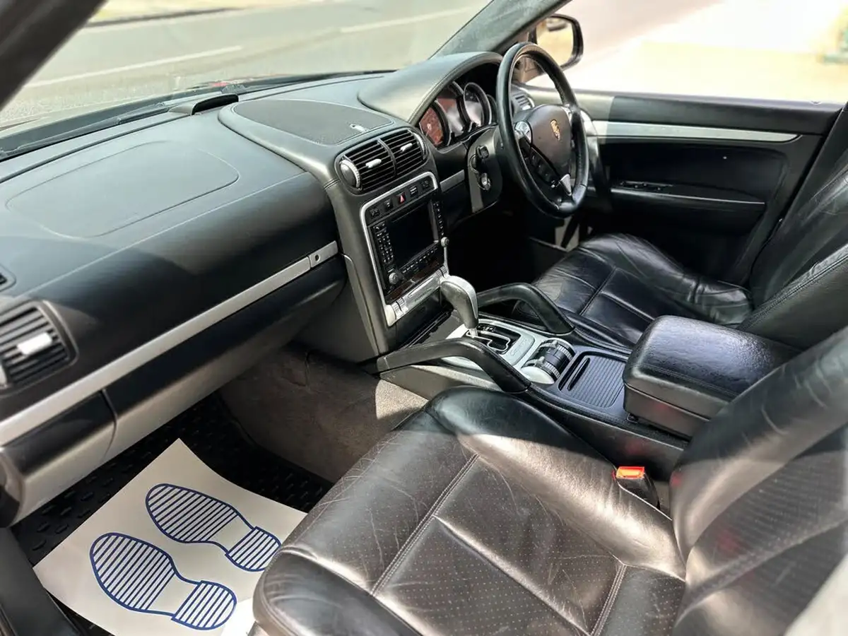 2004-porsche-cayenne-45-turbo-big-23