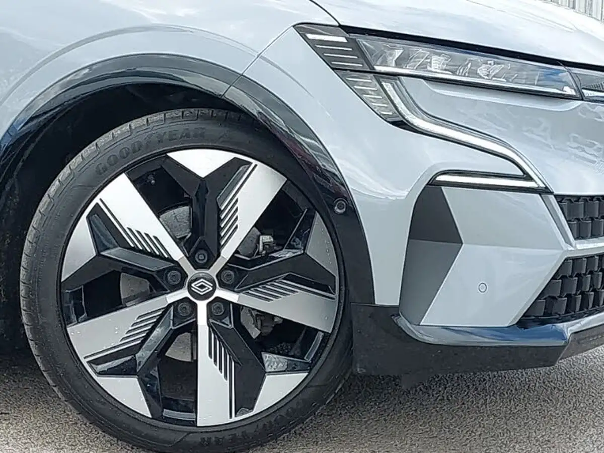 2024-renault-megane-e-tech-e-techno-big-8