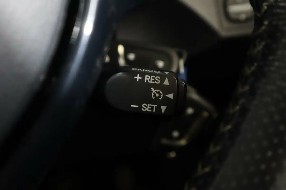 2016-toyota-yaris-133-design-big-21