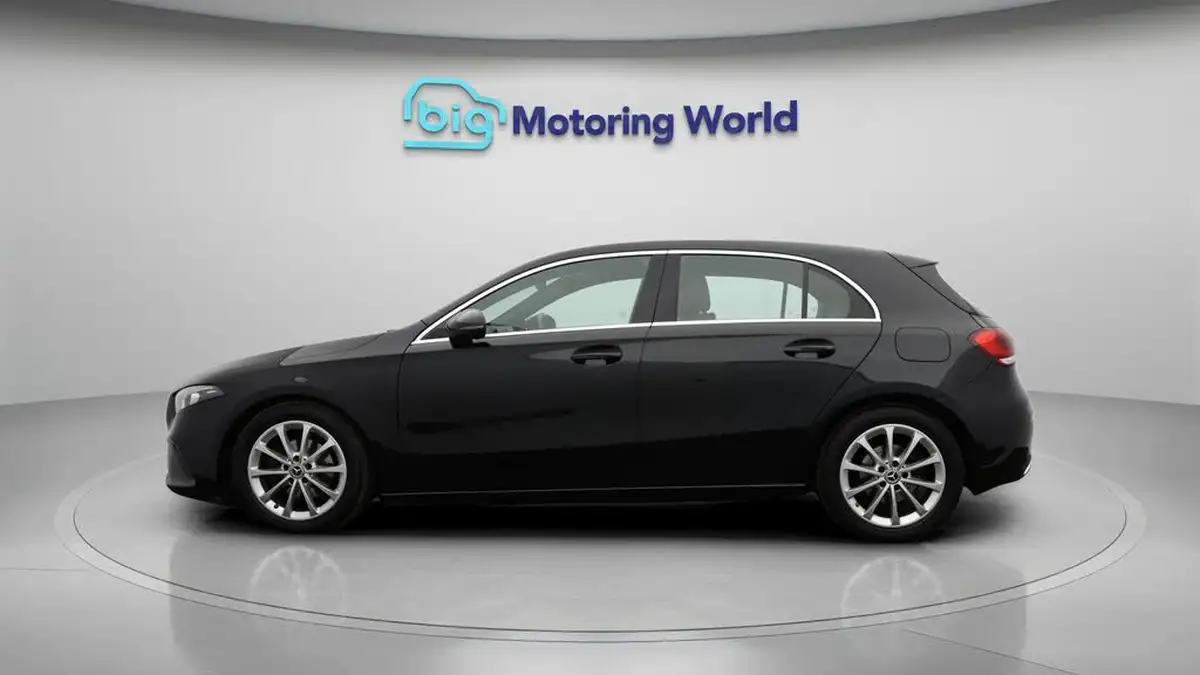 2018-mercedes-benz-a-class-15d-a180d-sport-116ps-ss-hatchback-5d-7g-dct-big-4
