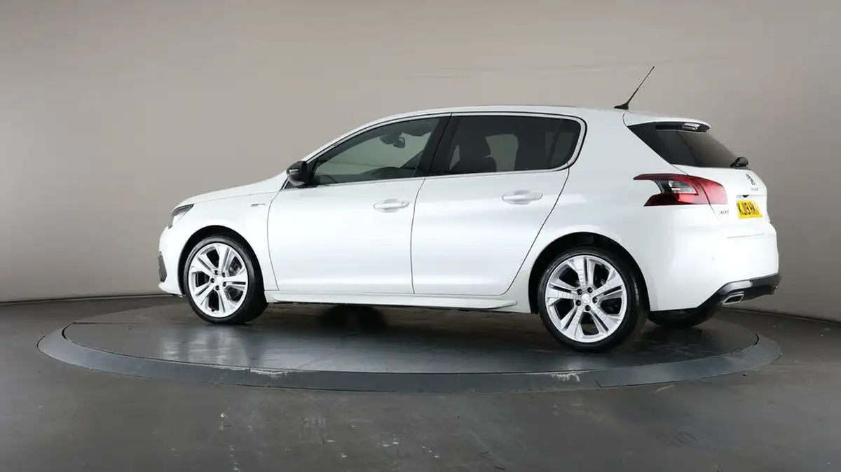 2019-peugeot-308-15-bluehdi-gt-line-big-77