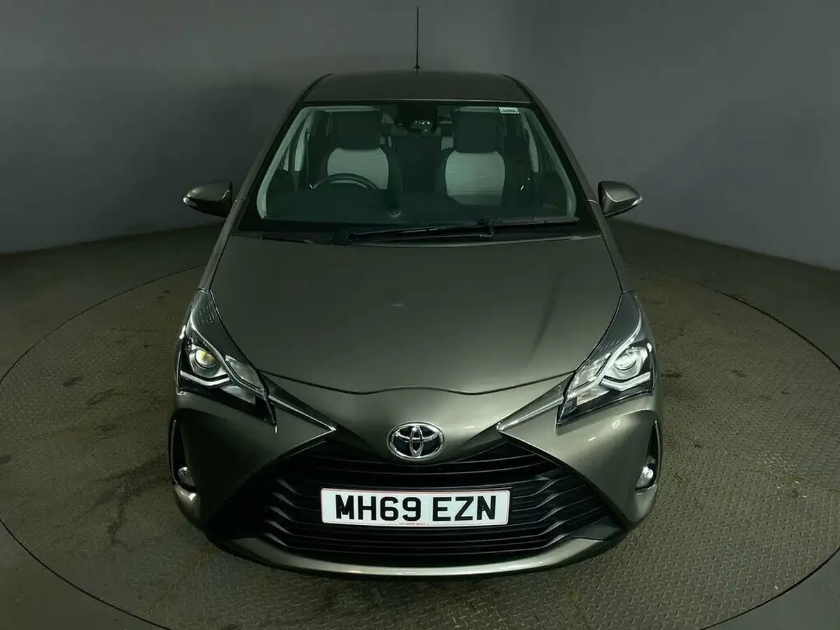 2019-toyota-yaris-15-vvt-i-icon-tech-111bhp-1496cc-big-9