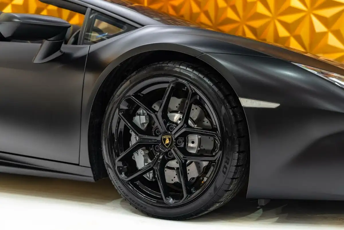 2017-lamborghini-huracan-52-lp-580-2-big-32