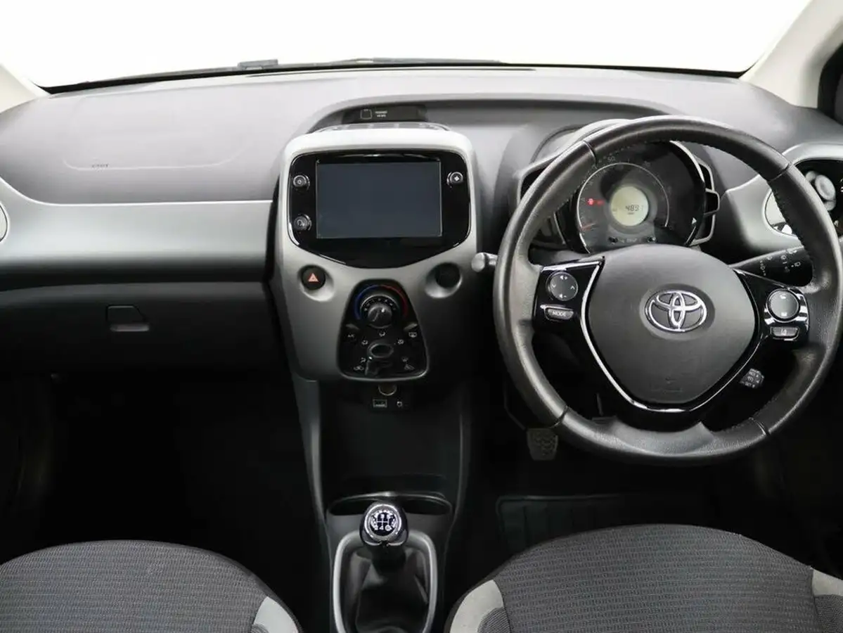 2021-toyota-aygo-10-vvt-i-x-play-tss-big-17