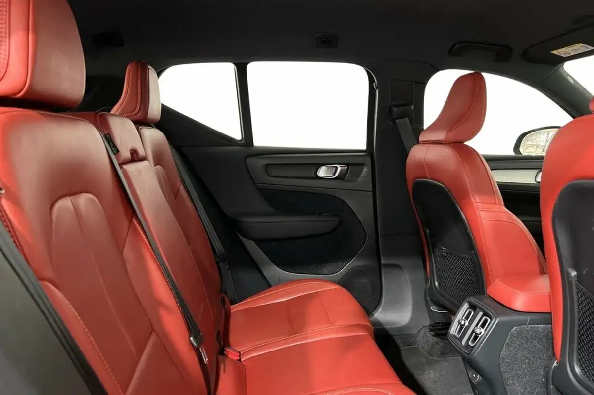 2019-volvo-xc40-20td-d3-momentum-big-9