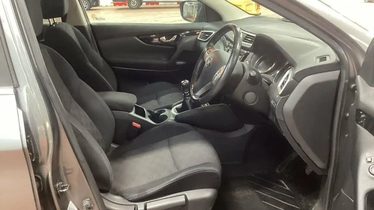 2015-nissan-qashqai-12-n-tec-big-10