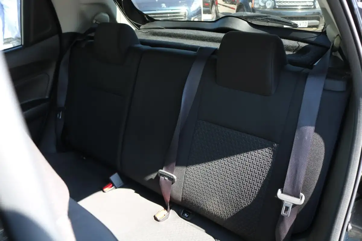 2017-suzuki-swift-10-boosterjet-sz-t-big-17