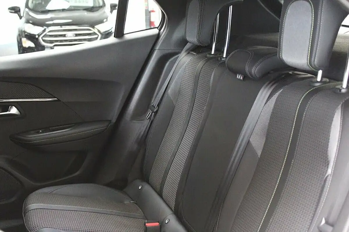 2021-peugeot-2008-suv-12-puretech-gt-big-25