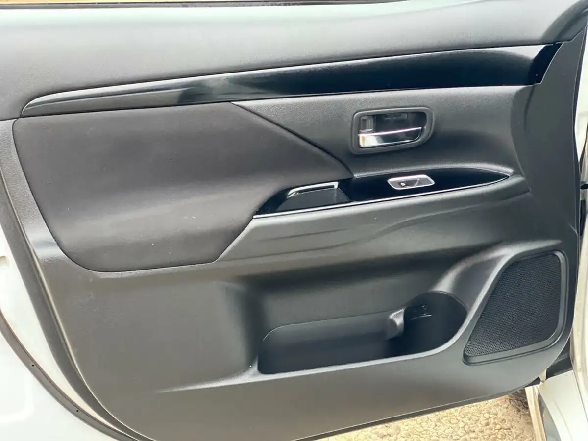 2020-mitsubishi-outlander-24-reflex-plus-commercial-big-43