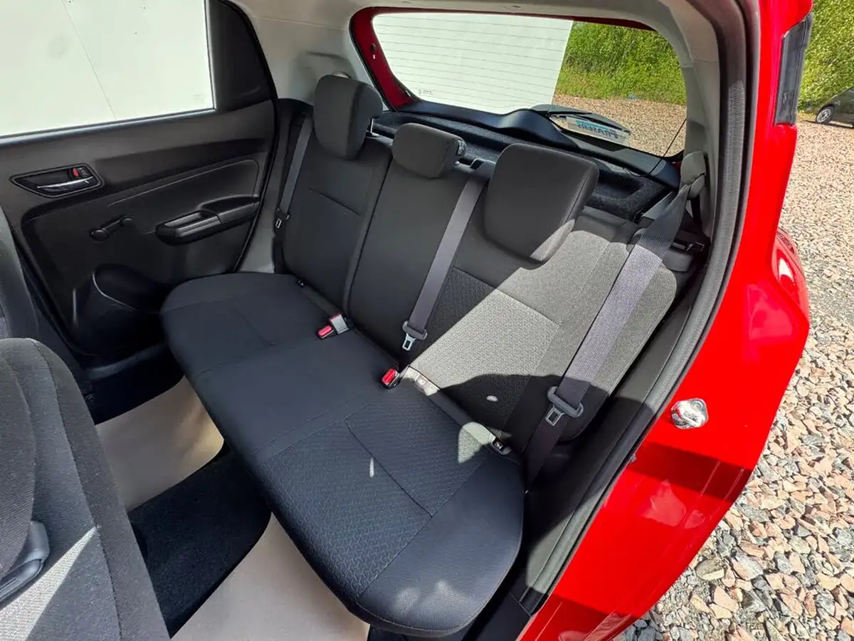 2019-suzuki-swift-12-dualjet-attitude-big-15