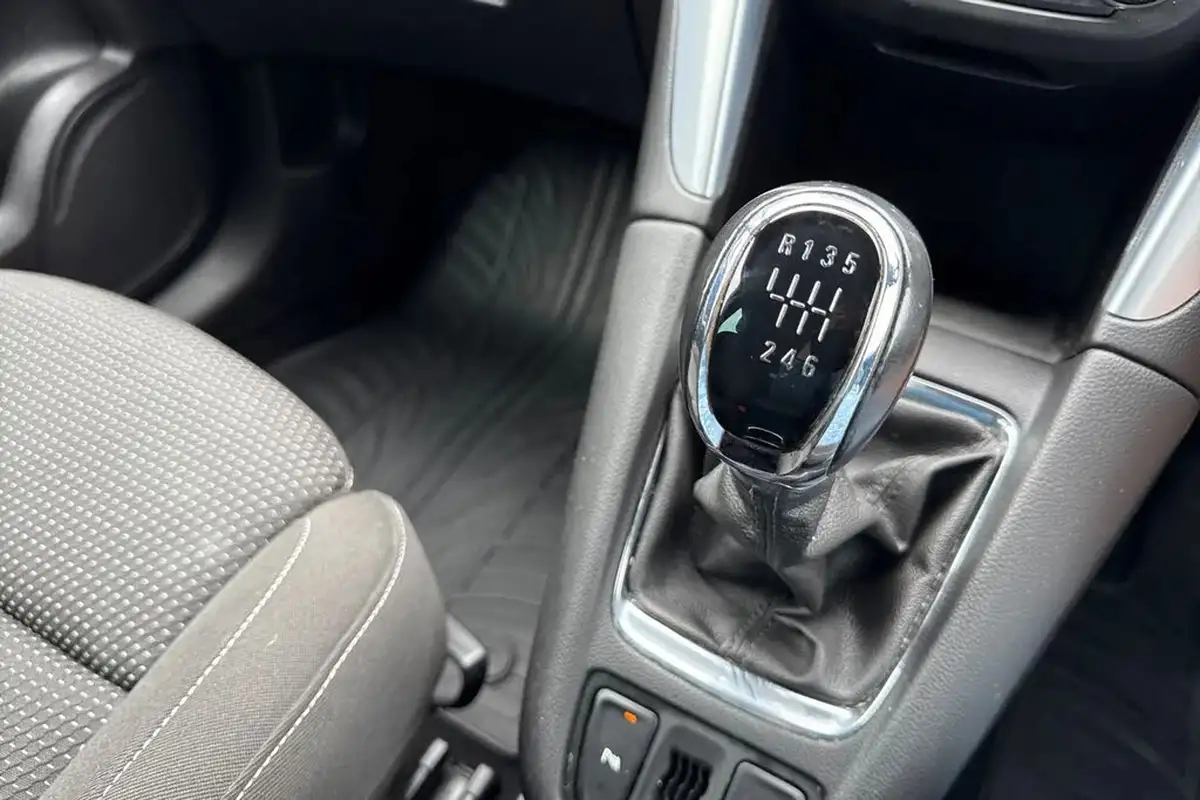 2016-vauxhall-zafira-tourer-14i-16v-turbo-sri-big-21