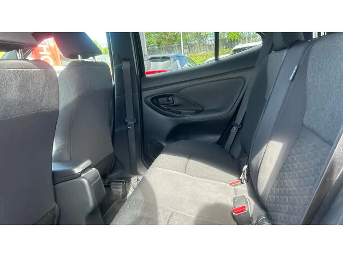 2022-toyota-yaris-15-vvt-i-design-panoramic-roof-big-12
