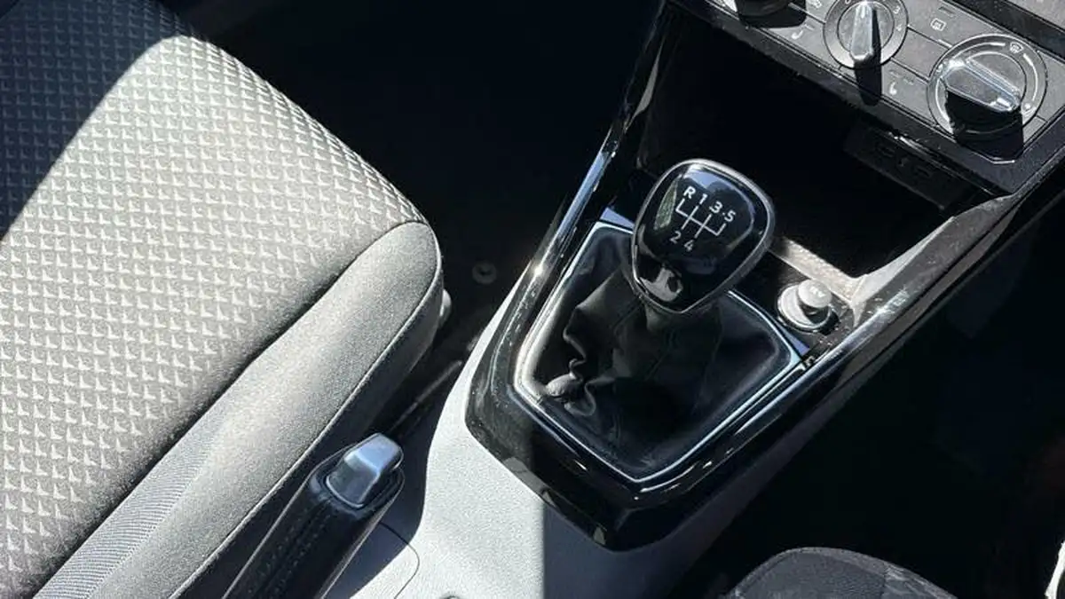 2021-volkswagen-t-cross-10-tsi-active-95ps-big-37