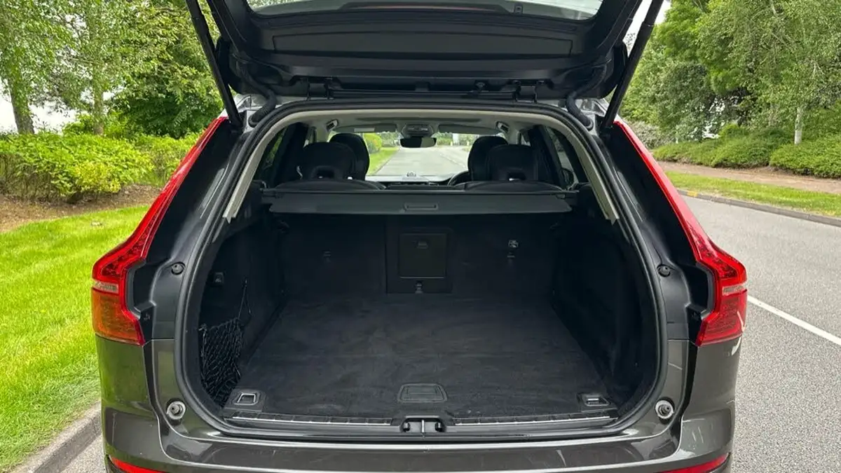 2022-volvo-xc60-20-t6-inscription-350bhp-big-12
