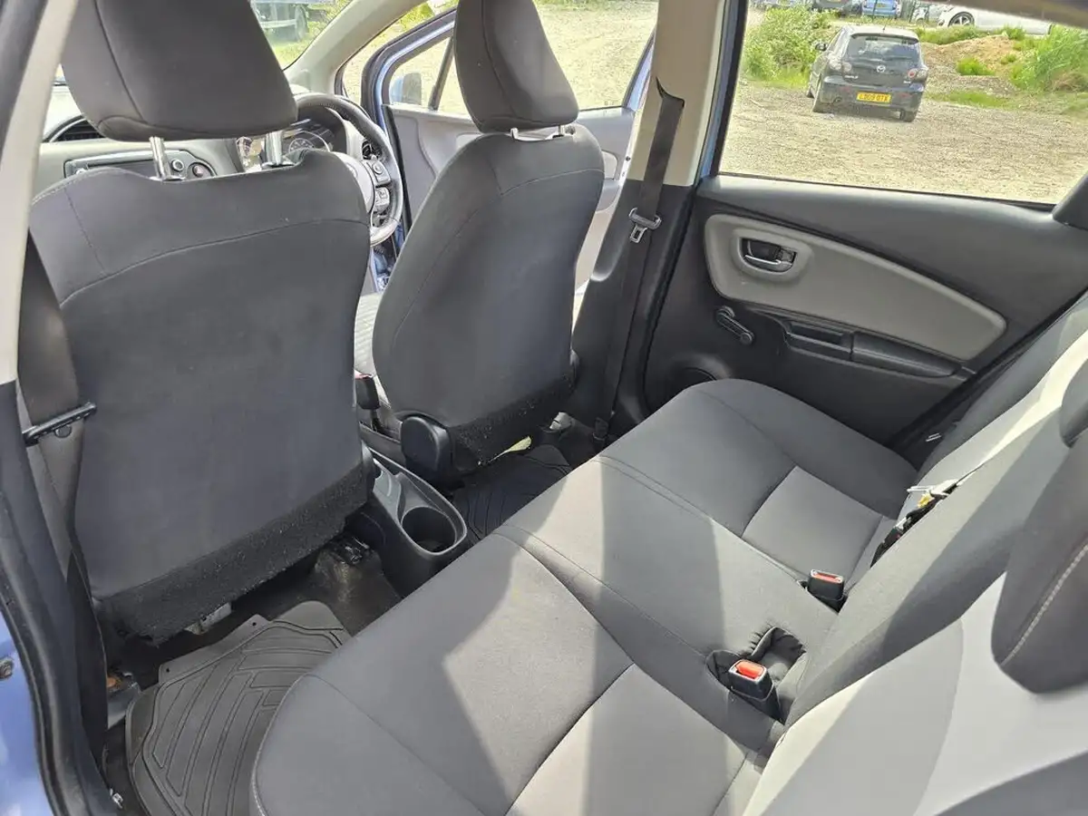 2017-toyota-yaris-15-vvt-i-icon-tech-98bhp-hybrid-1497cc-e-cvt-big-24