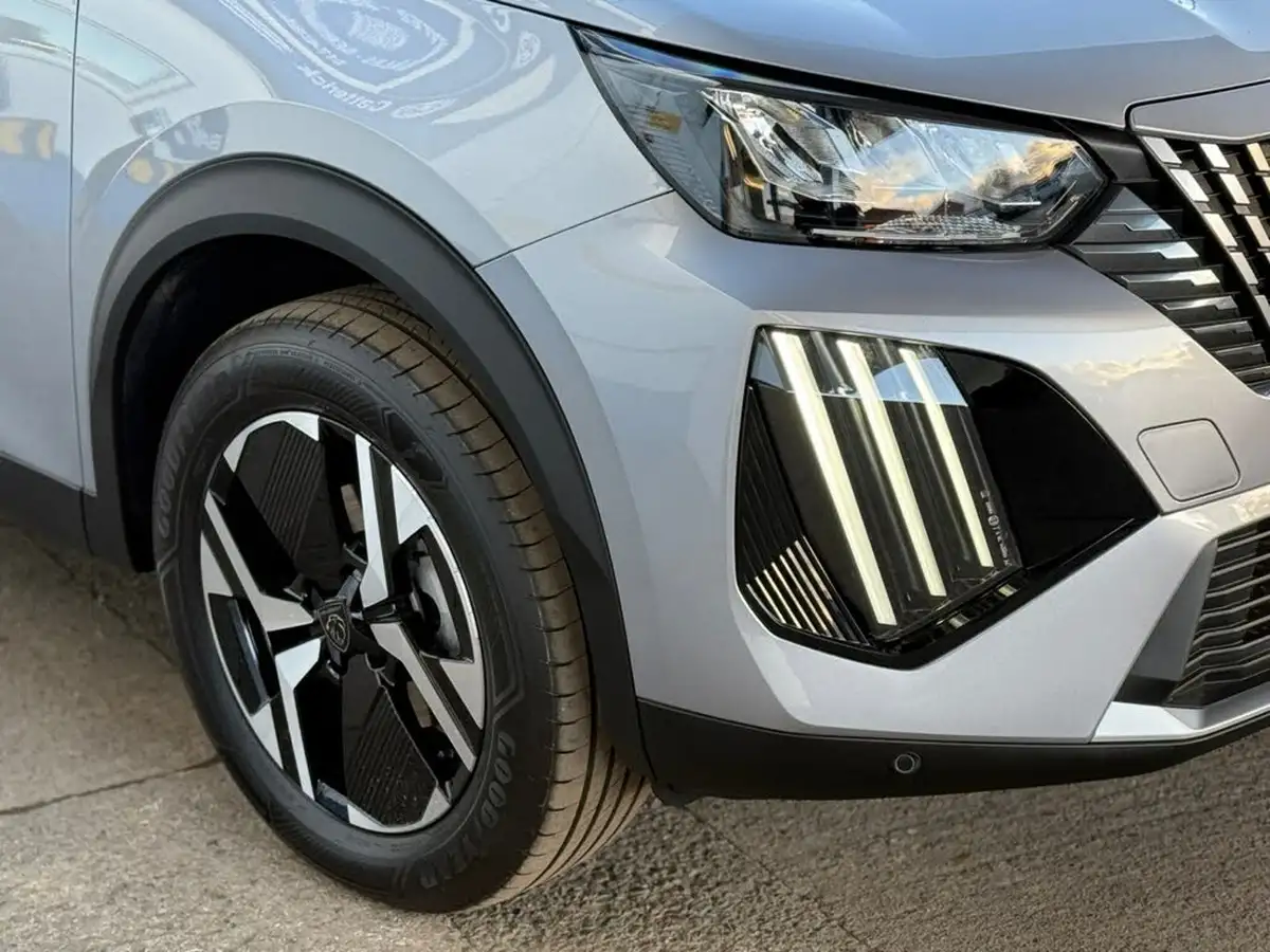 2025-peugeot-2008-suv-12-puretech-allure-130ps-eat8-big-13