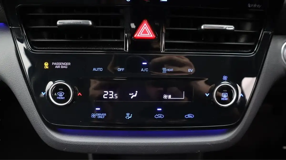 2022-hyundai-ioniq-e-premium-electric-big-12