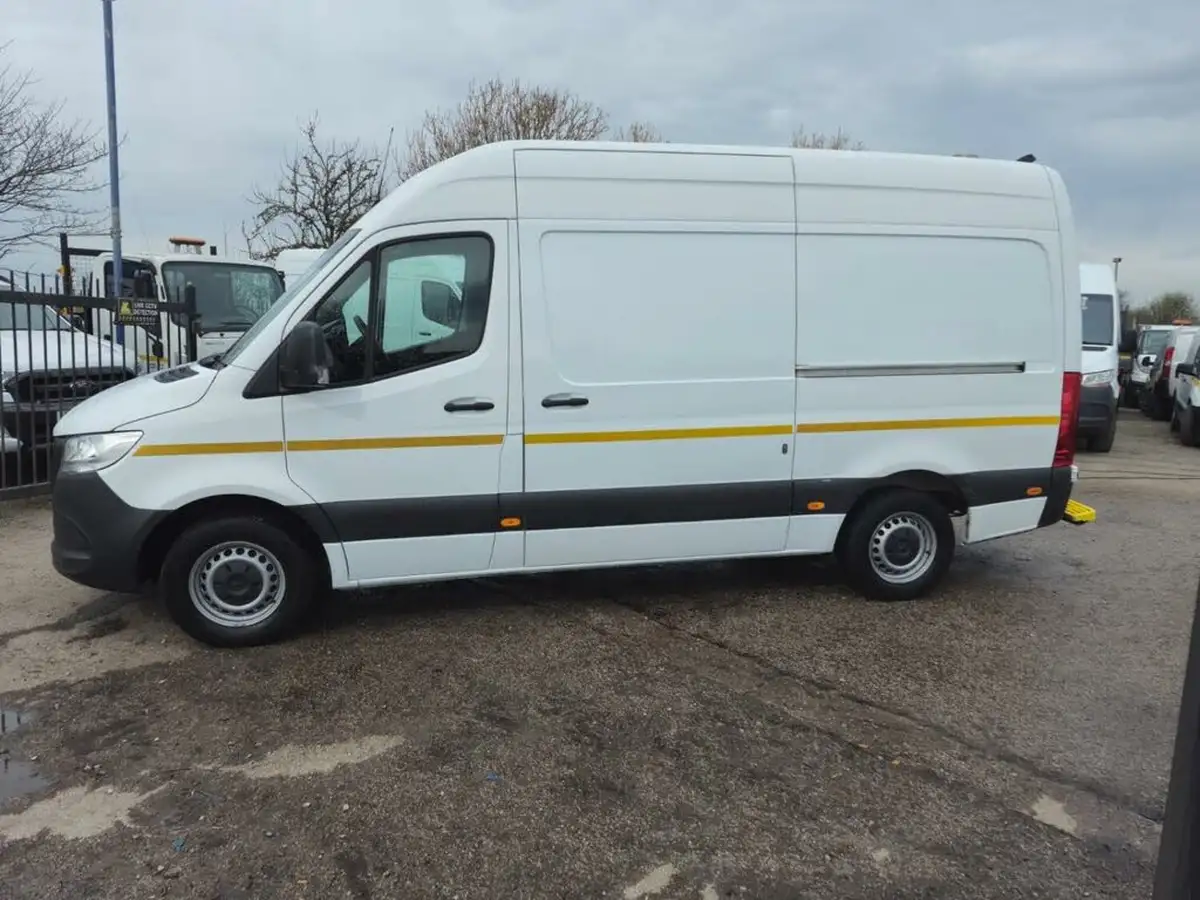 2021-mercedes-benz-sprinter-21cdi-314-l3h2-progressive-panel-big-3