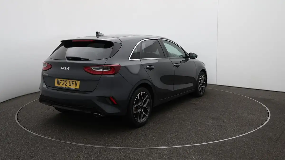 2022-kia-ceed-15-t-gdi-3-hatchback-big-54