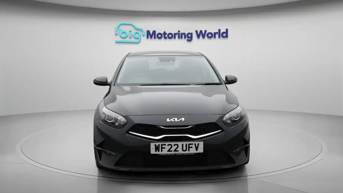 2022-kia-ceed-15-t-gdi-3-hatchback-big-2