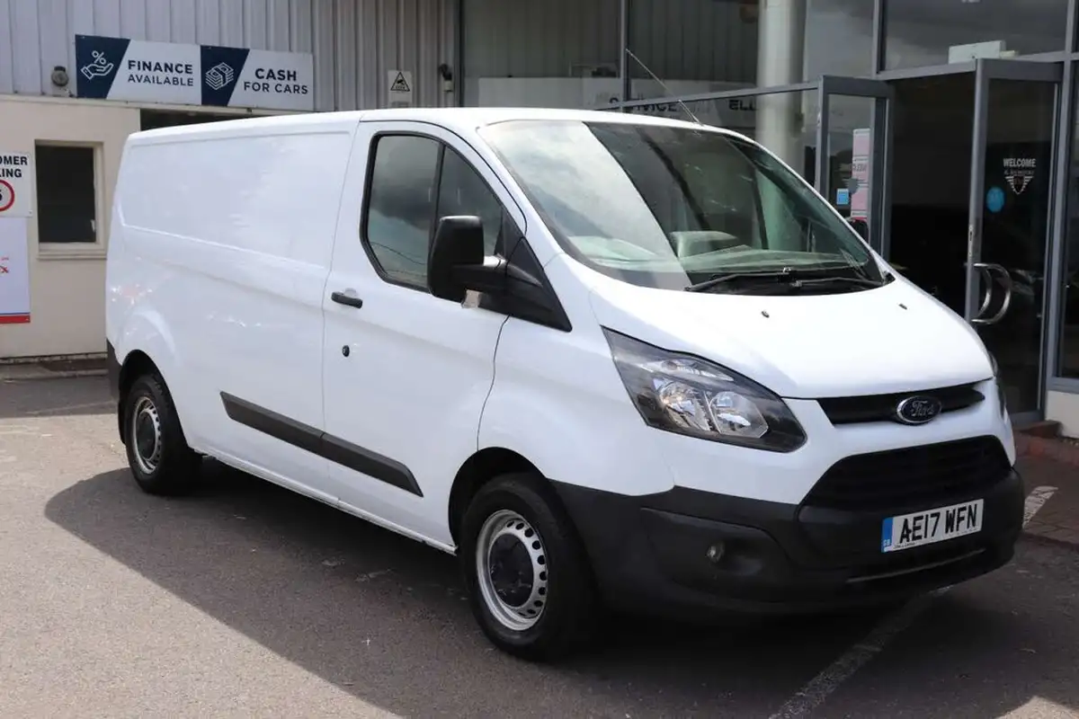 2017-ford-transit-custom-20tdci-290-l2h1-105pseu6-panel-van-big-9