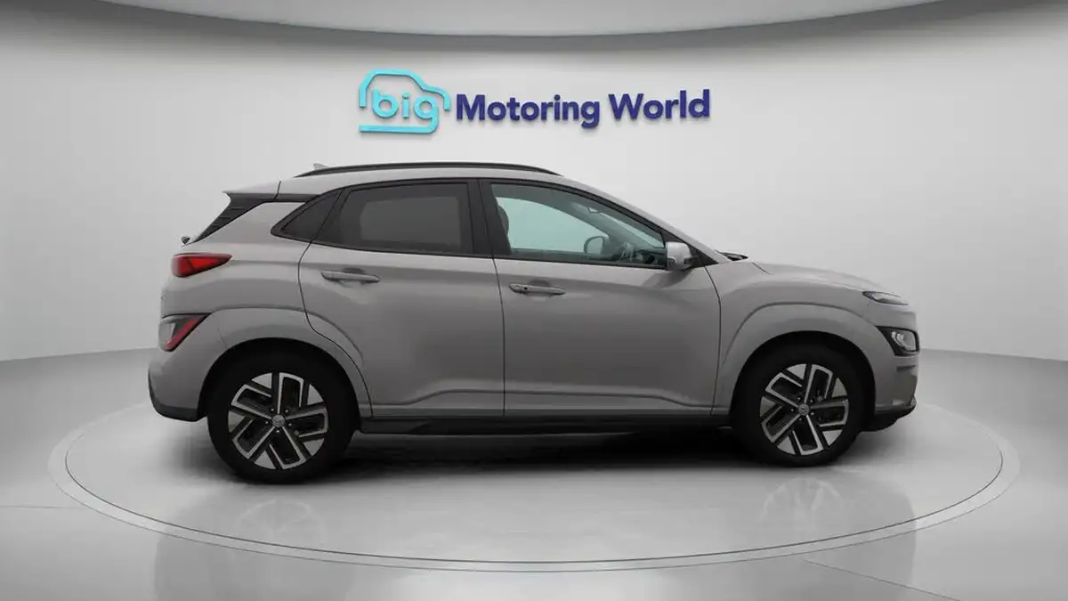 2022-hyundai-kona-e-premium-204ps-64kwh-7kw-obc-big-8