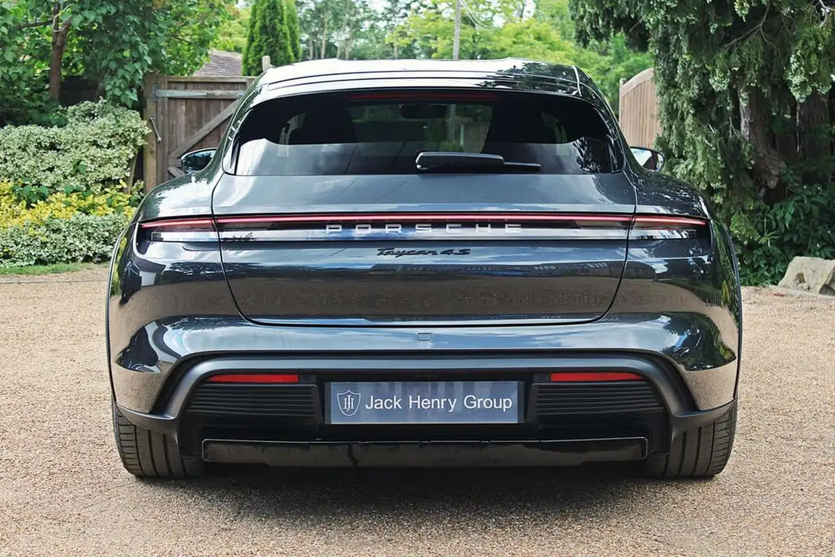 2023-porsche-taycan-e-4s-cross-turismo-big-4