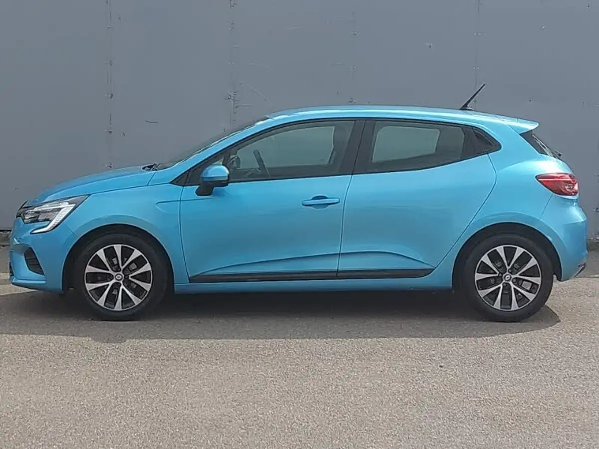 2022-renault-clio-10-tce-iconic-edition-big-3