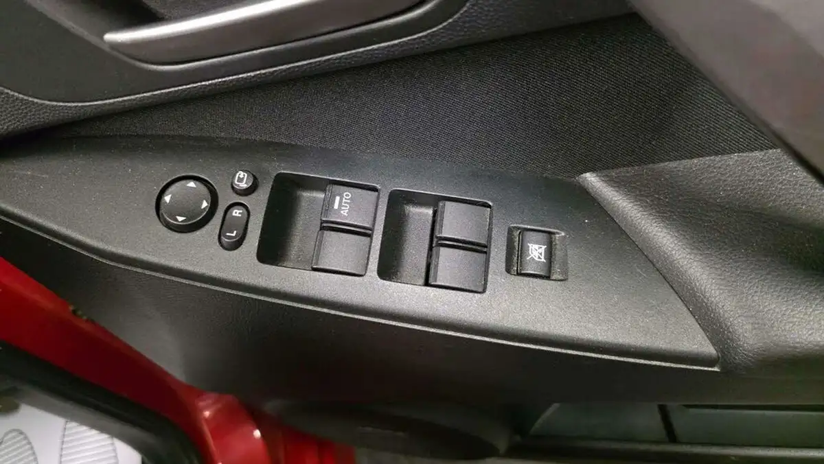2012-mazda-mazda3-20-sport-navleather-big-26