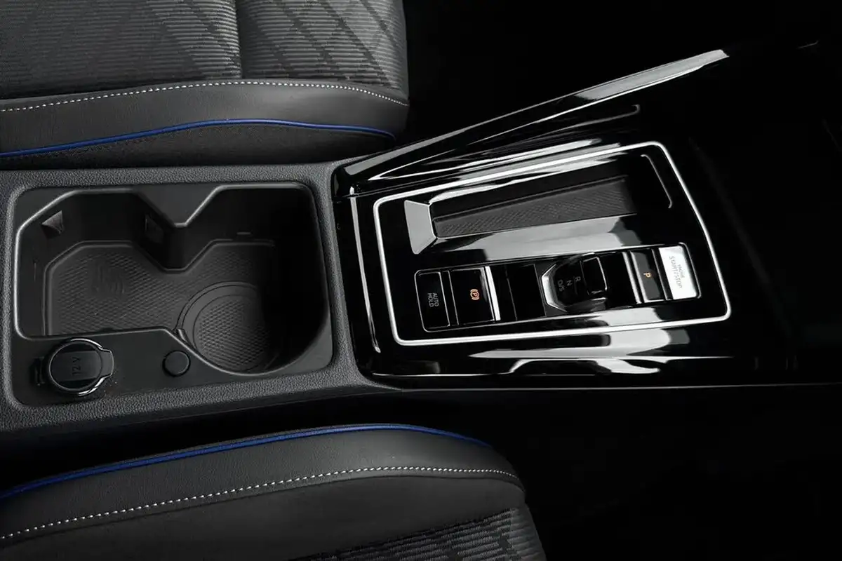2025-volkswagen-golf-15-etsi-r-line-hatchback-big-21