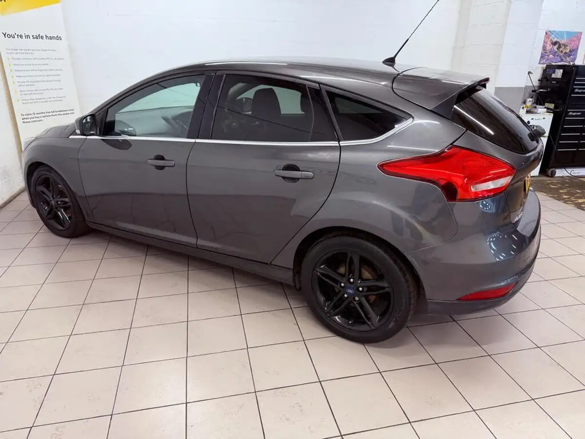 2015-ford-focus-15tdci-zetec-120ps-hatchback-big-3