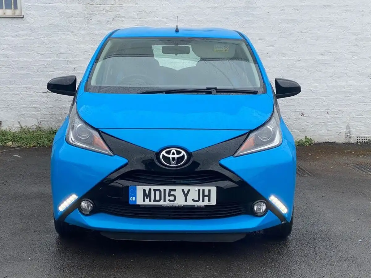 2015-toyota-aygo-10-vvt-i-x-cite-2-68bhp-x-tra-convenience-5d-big-3