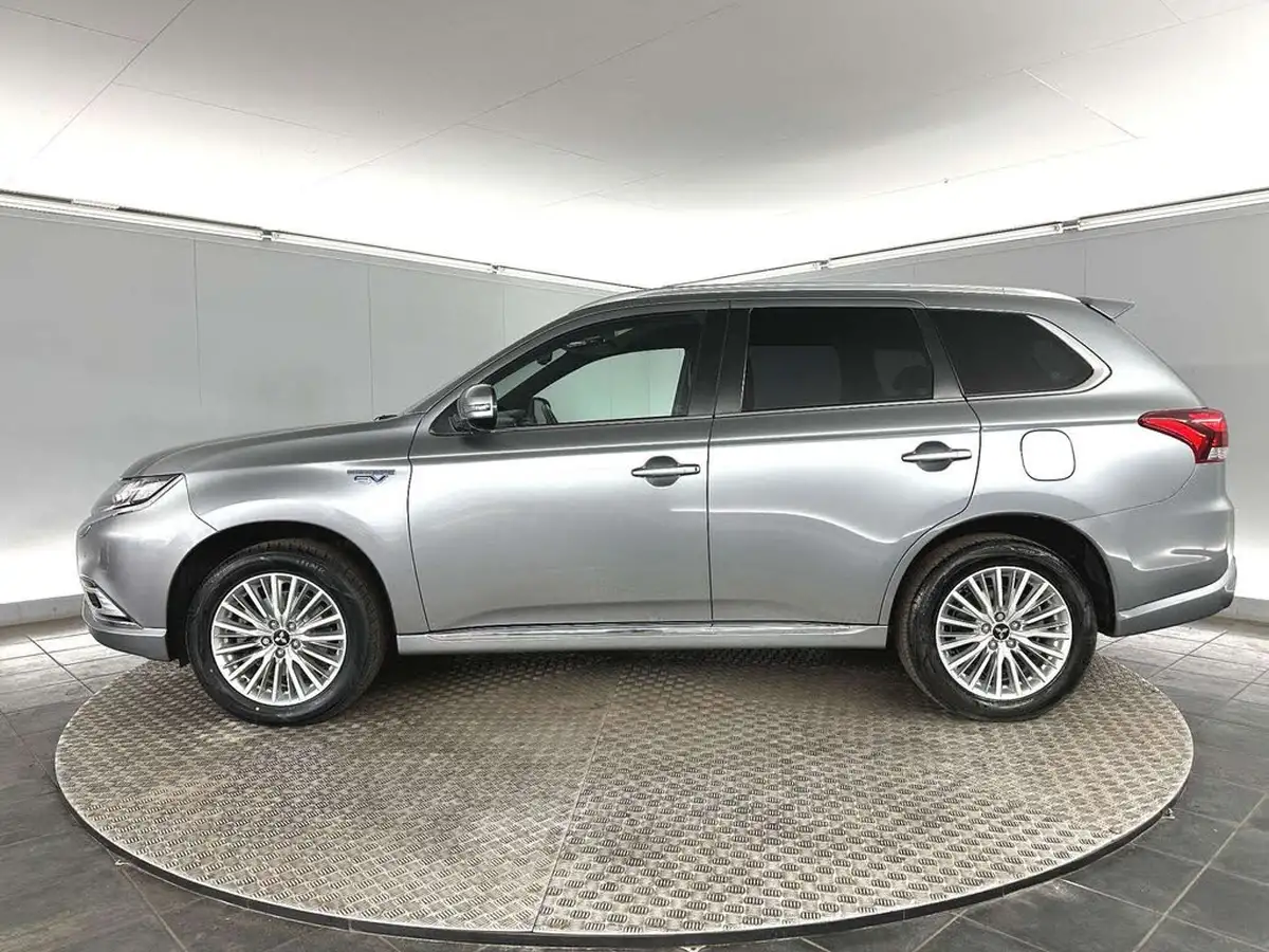 2019-mitsubishi-outlander-24-4h-phev-big-3