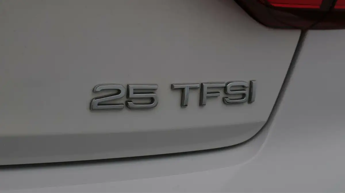 2022-audi-a1-10-25-tfsi-technik-big-22