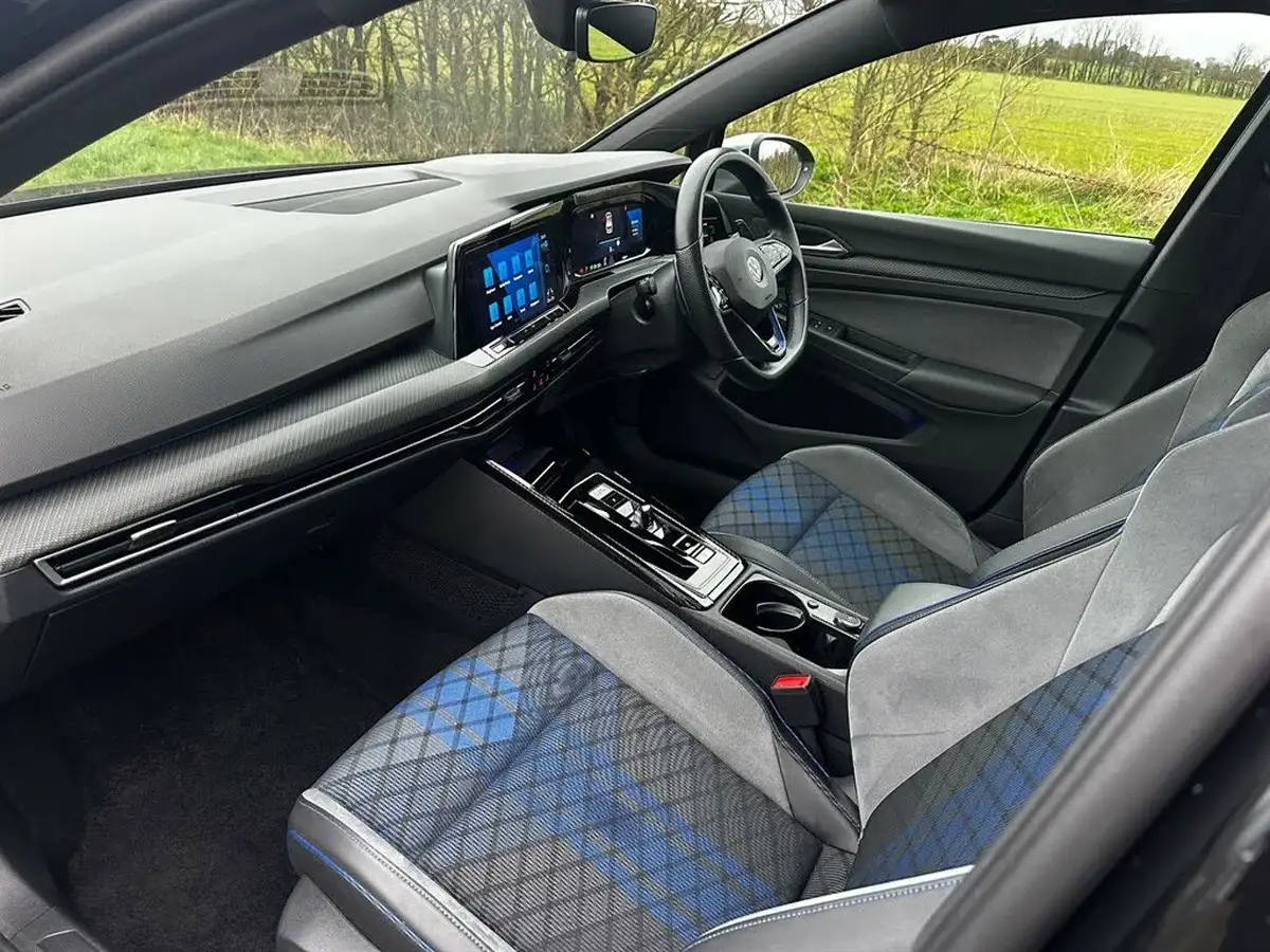 2022-volkswagen-golf-20-tsi-r-320ps-hatchback-big-11