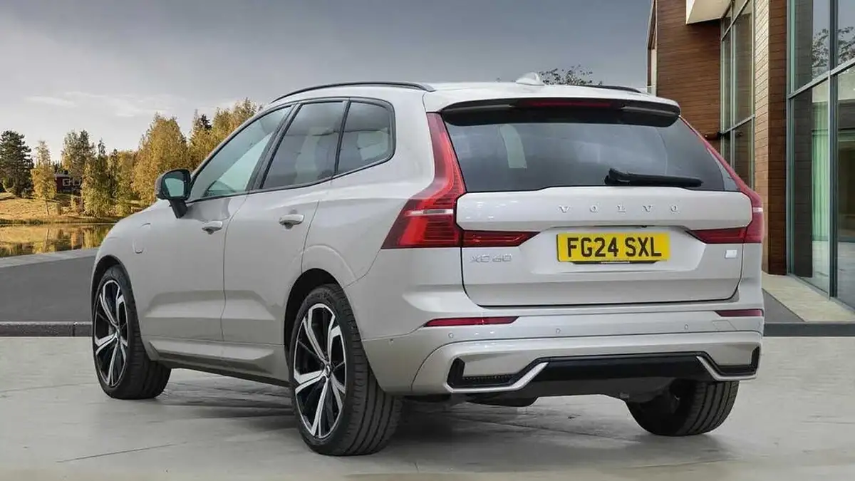 2024-volvo-xc60-20-t8-ultimate-dark-big-4