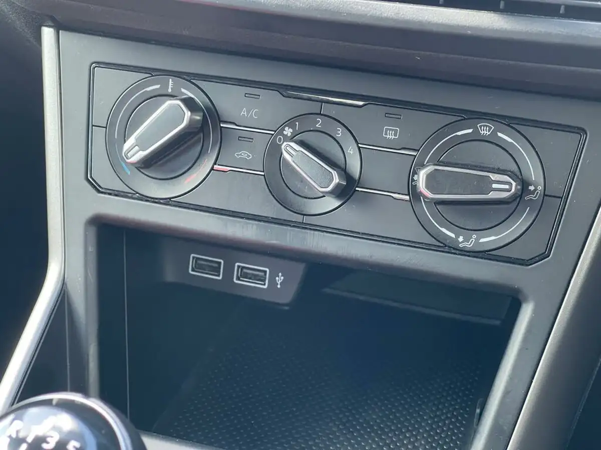 2019-volkswagen-polo-10-tsi-se-ss-big-30
