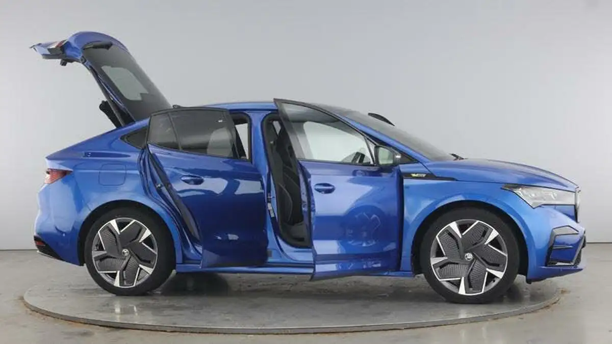 2022-skoda-enyaq-e-80-vrs-big-9
