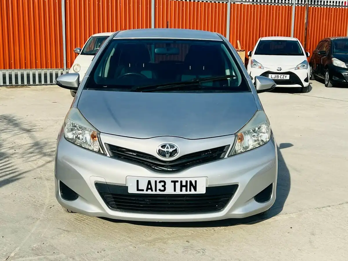 2013-toyota-yaris-big-0