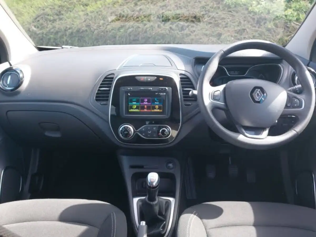 2018-renault-captur-09-tce-iconic-big-2