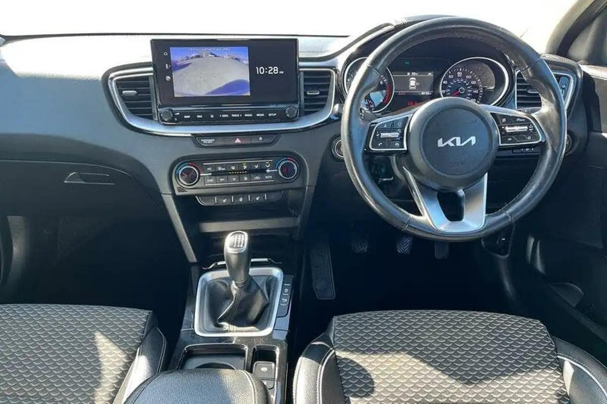 2022-kia-xceed-15-t-gdi-3-big-9