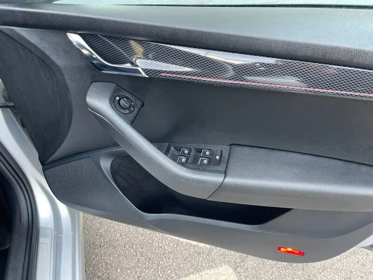 2019-skoda-octavia-20-tsi-vrs-hatchback-dsg-big-38