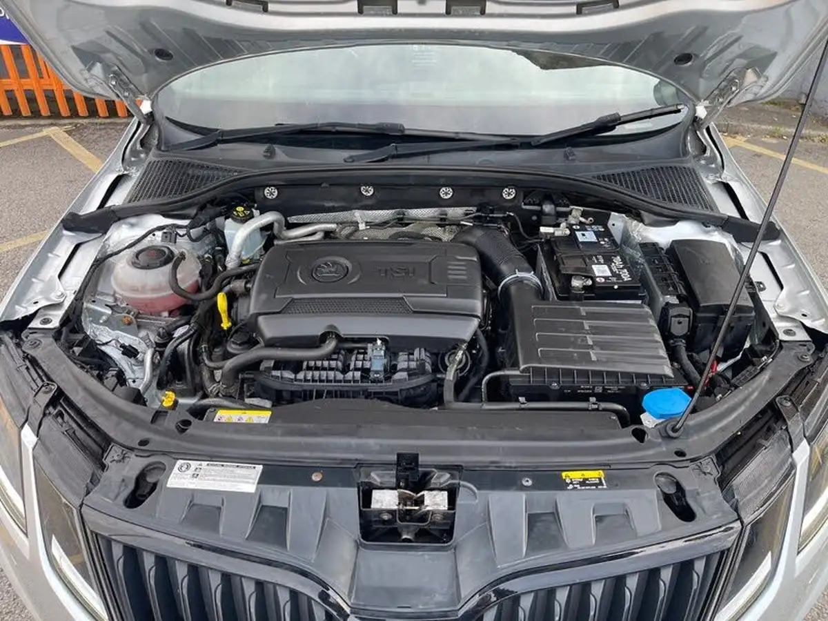 2019-skoda-octavia-20-tsi-vrs-hatchback-dsg-big-10