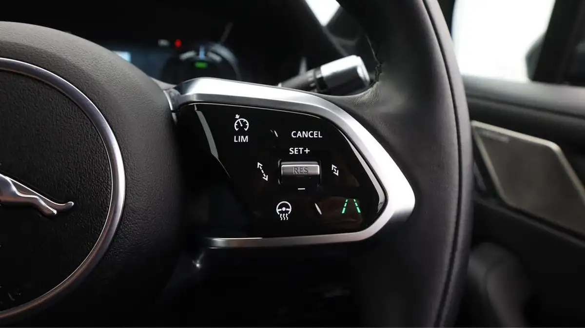 2022-jaguar-i-pace-ev400-black-big-29