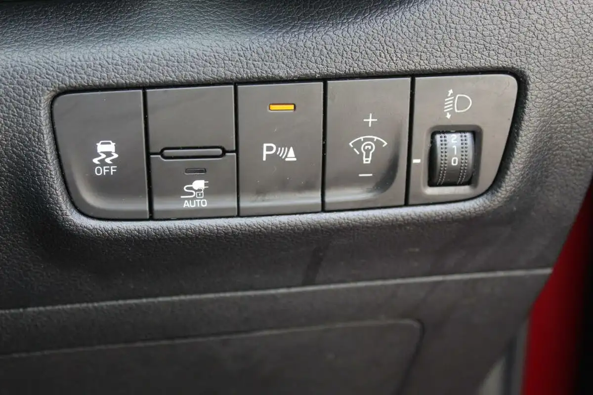 2022-hyundai-kona-e-premium-204ps-64kwh-7kw-obc-big-17