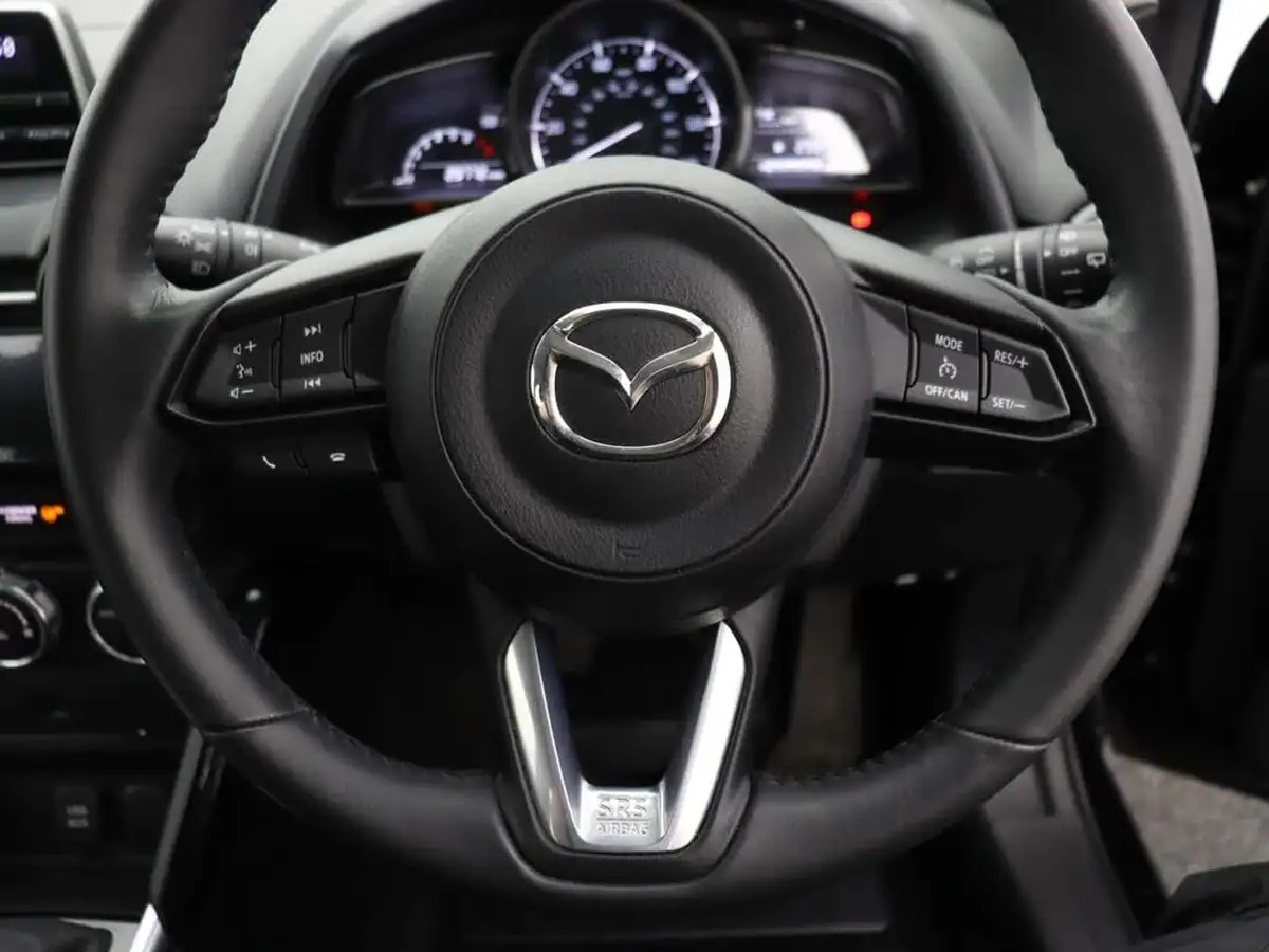 2018-mazda-mazda2-15-se-l-big-23