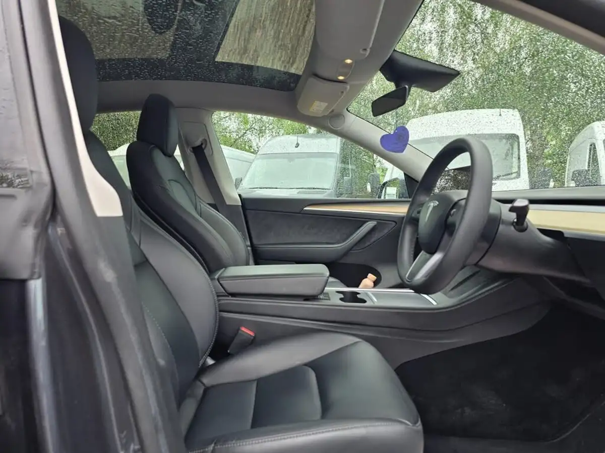 2023-tesla-model-y-e-rwd-big-21
