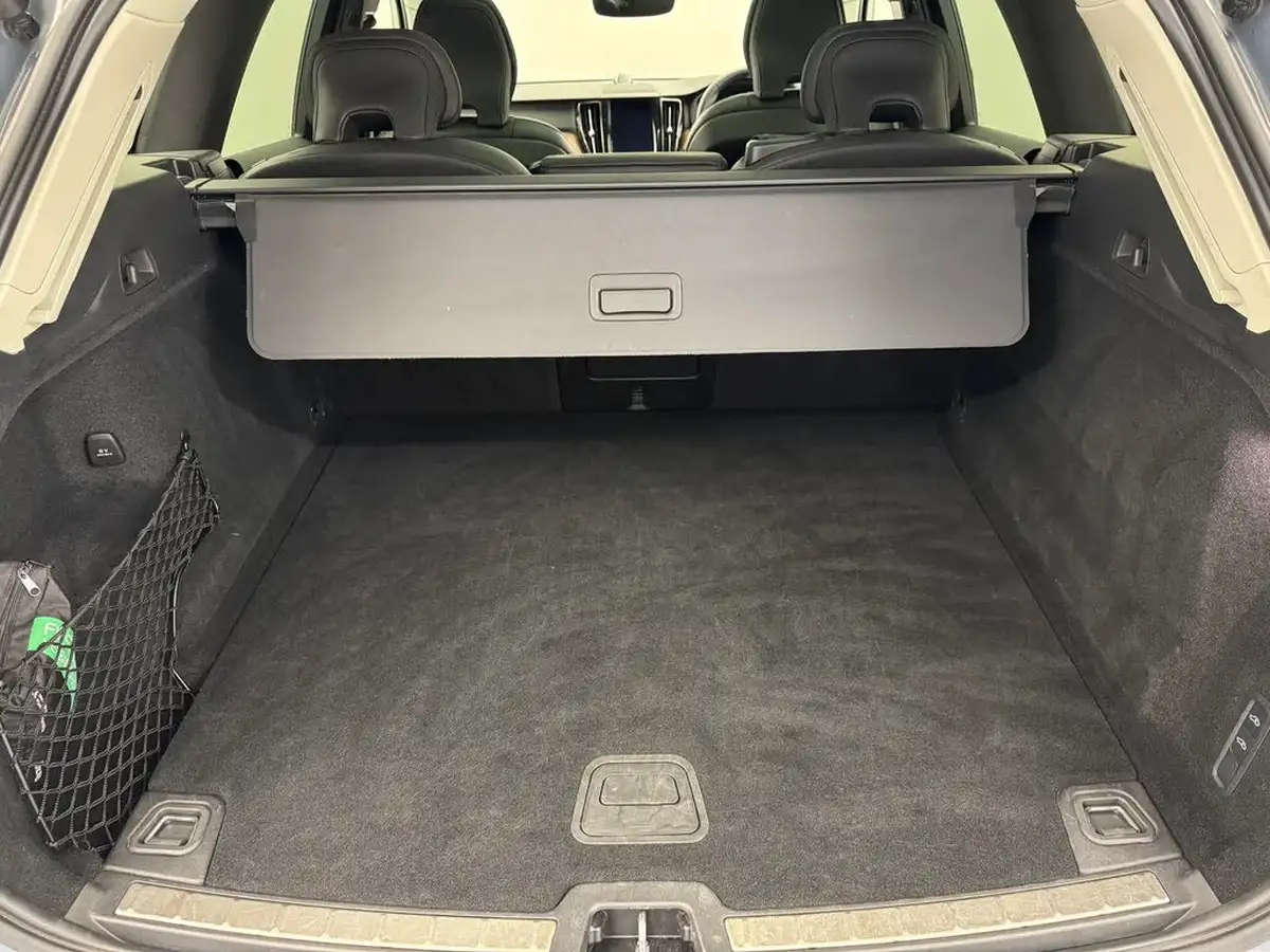 2022-volvo-xc60-20-b5-ultimate-big-11