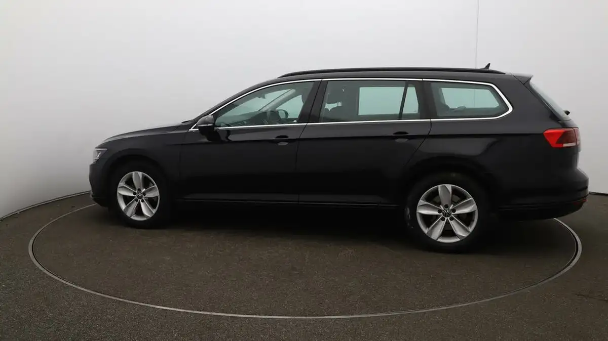 2022-volkswagen-passat-20tdi-se-nav-150ps-estate-5d-big-57