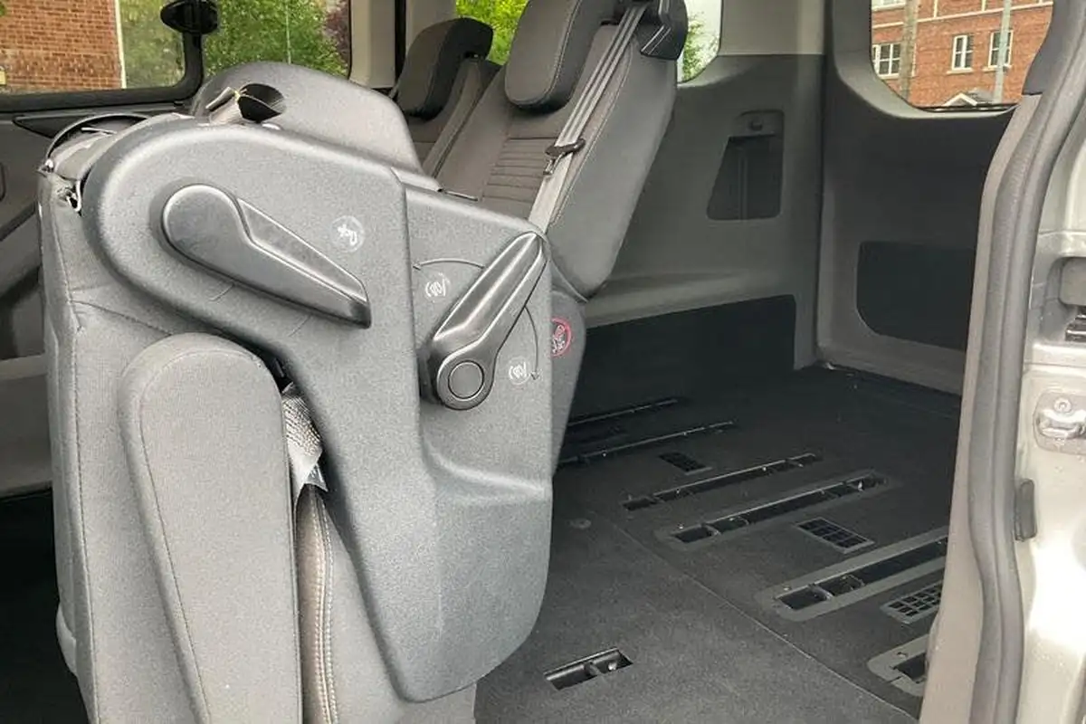 2023-ford-tourneo-custom-big-3